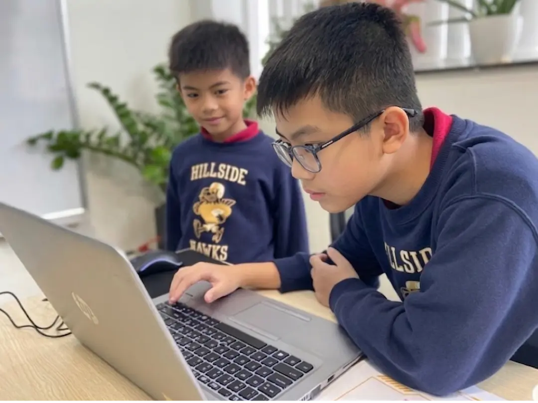 Hoạt động nhóm cùng mentor